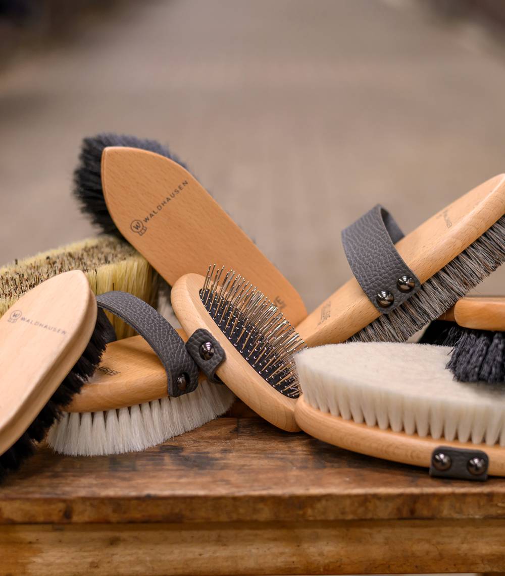 Brosse douce de finition pour pansage EXCLUSIVE LINE Brosse douce de finition pour pansage EXCLUSIVE LINE